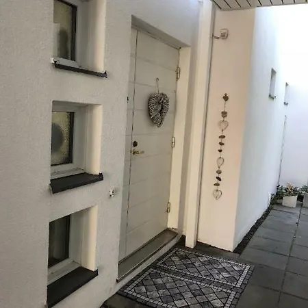 Huone Ylakerrassa 1 Km Jokirannasta *