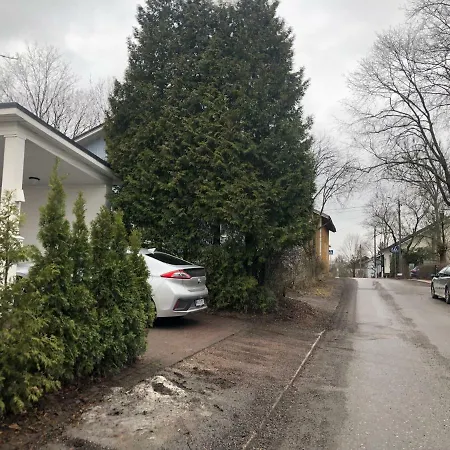 Huone Ylakerrassa 1 Km Jokirannasta *